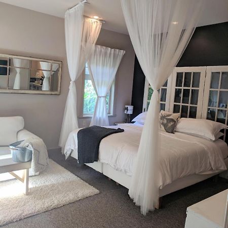 Amara Bed & Breakfast (Adults Only) Sidney Esterno foto