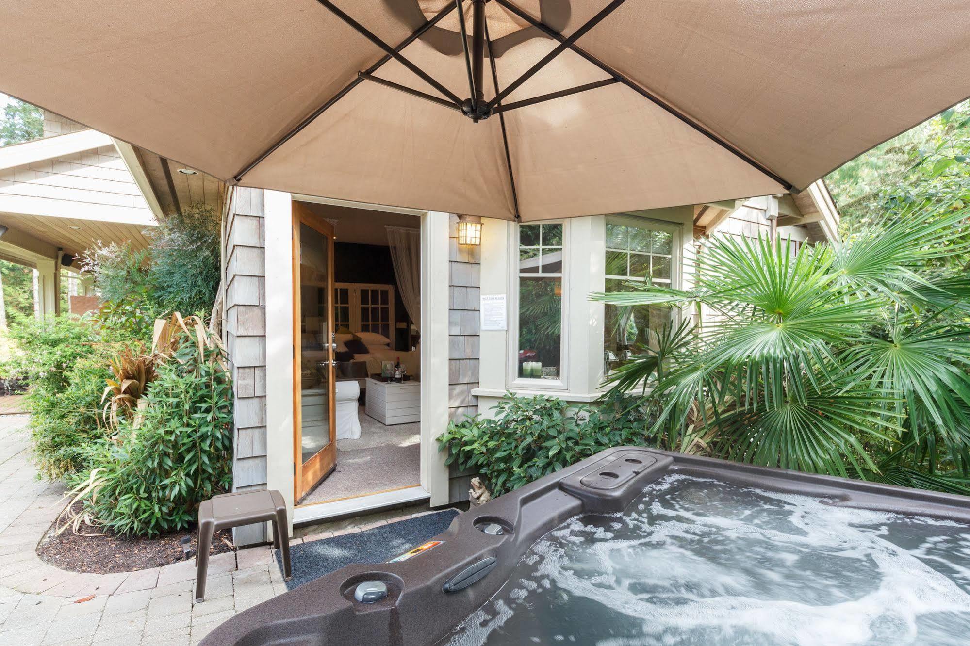 Amara Bed & Breakfast (Adults Only) Sidney Esterno foto