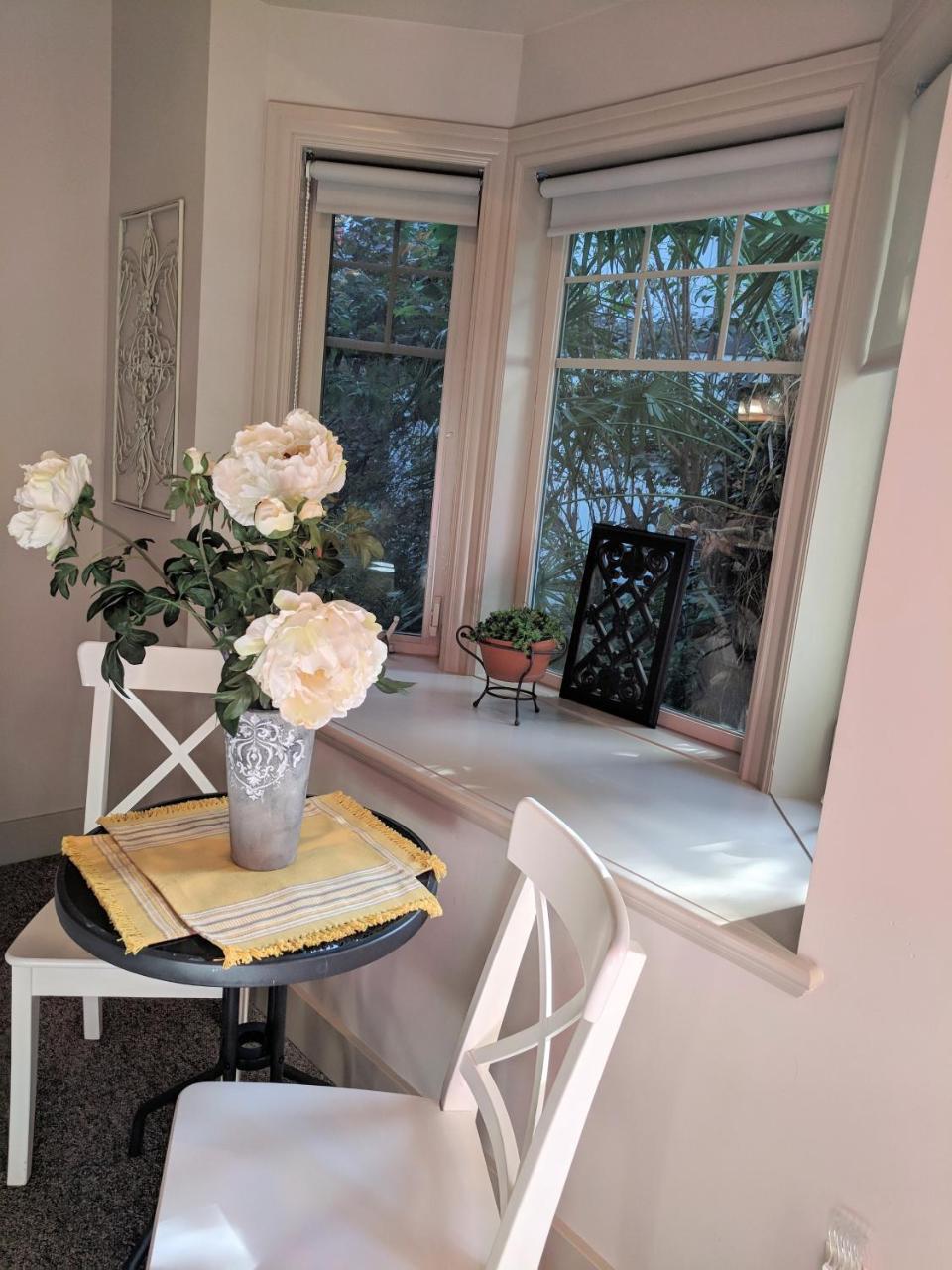 Amara Bed & Breakfast (Adults Only) Sidney Esterno foto