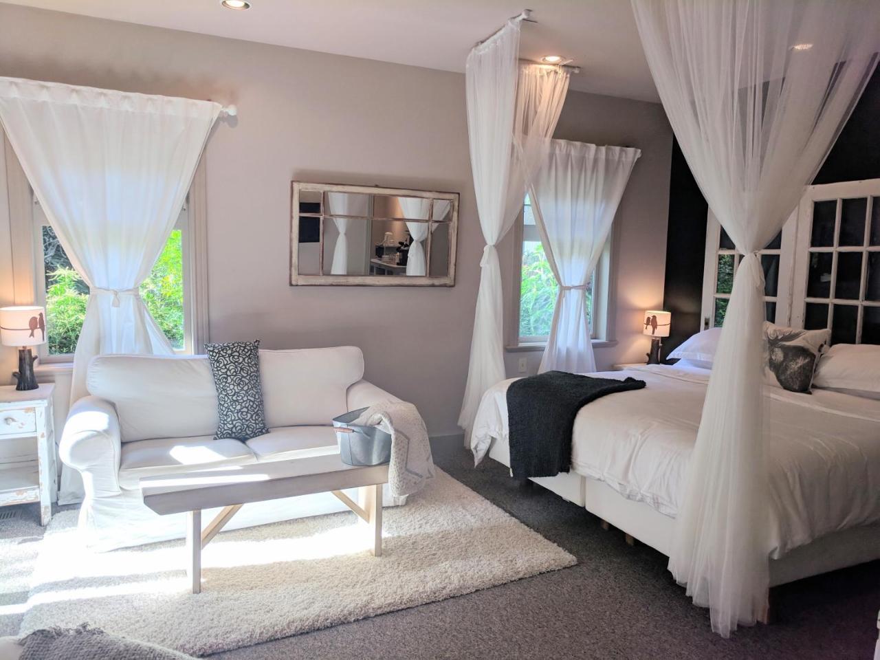 Amara Bed & Breakfast (Adults Only) Sidney Esterno foto