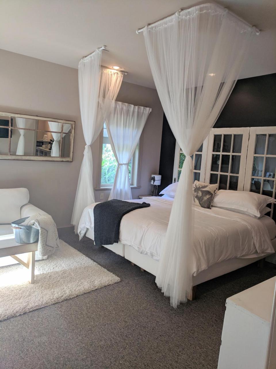Amara Bed & Breakfast (Adults Only) Sidney Esterno foto